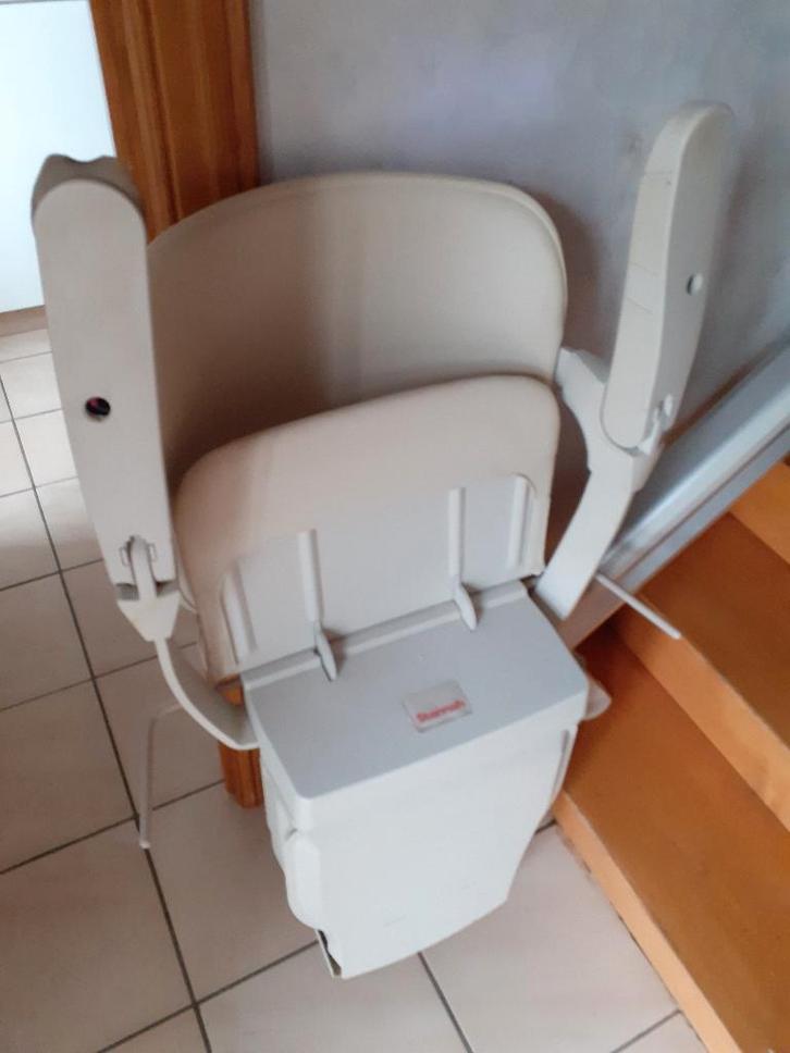 Traplift (Stannah), Diversen, Trapliften, Zo goed als nieuw, Recht, Ophalen