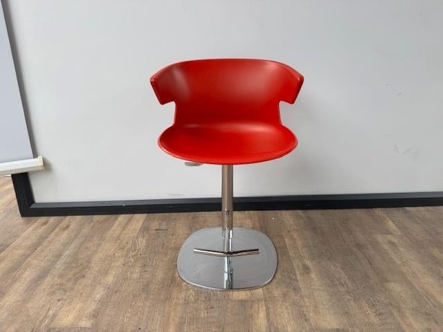 Offisit Cove barkruk designed by Dorigo rood, Dieren en Toebehoren, Krabmeubelen, Ophalen of Verzenden