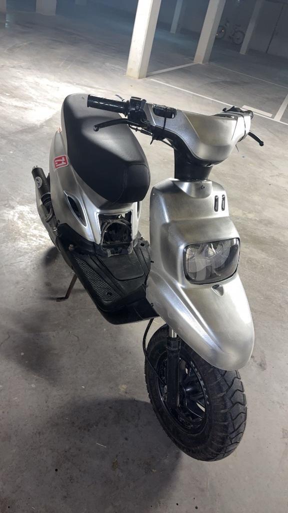 Booster 70cc zonder 123, Motoren, Motoren | Yamaha, Particulier, Scooter, 1 cilinder, Sportuitlaat, Ophalen