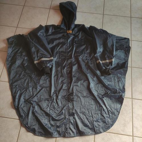 Able2 - gevoerde poncho met mouwen en rits voor de rolstoel., Diversen, Rolstoelen, Zo goed als nieuw, Ophalen