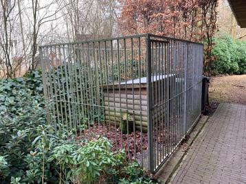 Hondenhok, 3mx1,5mx1,80m hoog  met deur en drinkenbak beschikbaar voor biedingen