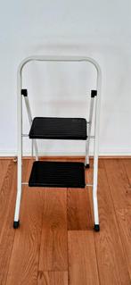 Échelle pliante à deux marche + chaise pliante, Enlèvement, Échelle