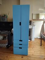 Penderie pour bébé avec aussi des tiroirs