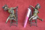 Art Deco -  bronzen boeksteunen - kindjes op stoel, Antiek en Kunst, Brons, Ophalen
