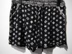 Zwarte korte broek met witte patronen voor dames. maat 46 (T, Kleding | Dames, Broeken en Pantalons, Kort, Zo goed als nieuw, Maat 46/48 (XL) of groter