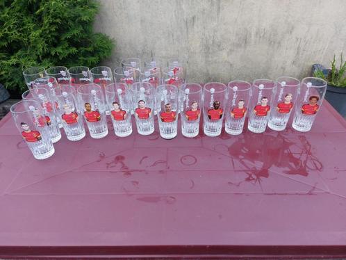 24 JUPILER  GERIBBELDE DRINKGLAZEN RODE DUIVELS, Verzamelen, Glas en Drinkglazen, Zo goed als nieuw, Bierglas, Ophalen of Verzenden