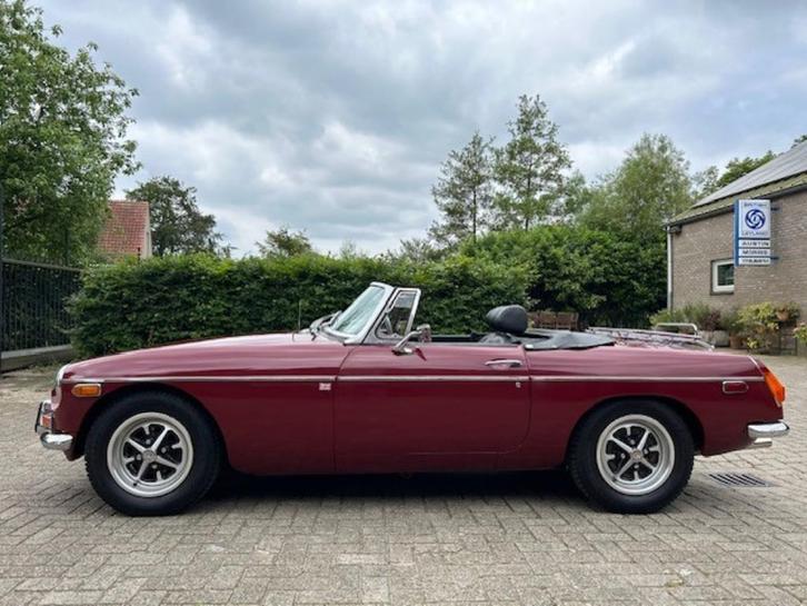 MGB 1972, Damask Red, Auto's, MG, Particulier, B, Open dak, Radio, Benzine, Cabriolet, 2 deurs, Handgeschakeld, Rood, Zwart, Kunstmatig leder