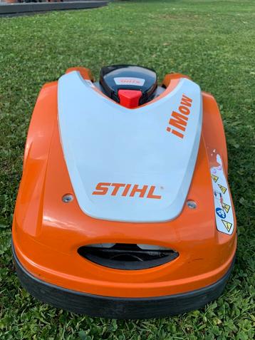 Robotmaaier stihl RMI 422 zonder dockingstation beschikbaar voor biedingen