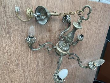 Antieke tinnen kroonluchter beschikbaar voor biedingen