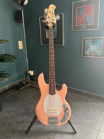 UPGRADED!! Sterling by Musicman Ray 4  beschikbaar voor biedingen