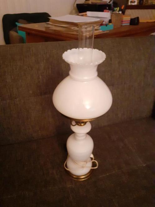Lampe de table rétro opaline, électrique, Antiquités & Art, Antiquités | Éclairage, Enlèvement ou Envoi