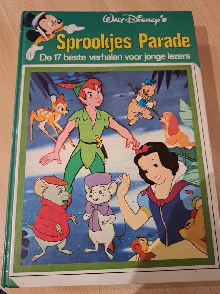 Walt Disney's sprookjes parade, 17 beste verhalen, Boeken, Sprookjes en Fabels, Zo goed als nieuw, Ophalen