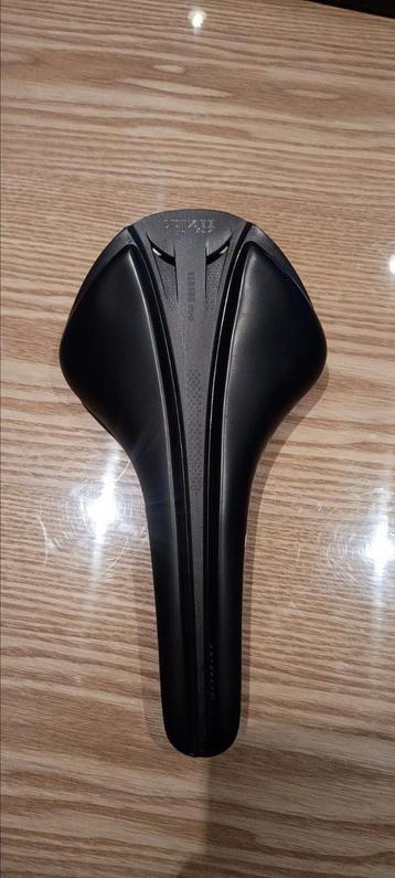 Fizik zadel Antares R1 versus Evo beschikbaar voor biedingen