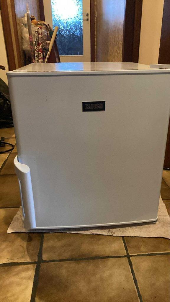 Frigo bar Zanussi,  Etat impeccable, Electroménager, Réfrigérateurs & Frigos, Comme neuf, Avec compartiment congélateur, Enlèvement