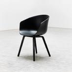 Hay AAC22 stoel zwart gelakt eiken onderstel Black, Huis en Inrichting, Stoelen, Ophalen of Verzenden, Zo goed als nieuw, Zwart