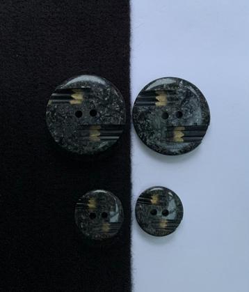 Zwarte knopen met 2 gaten van 15 mm en 25 mm beschikbaar voor biedingen