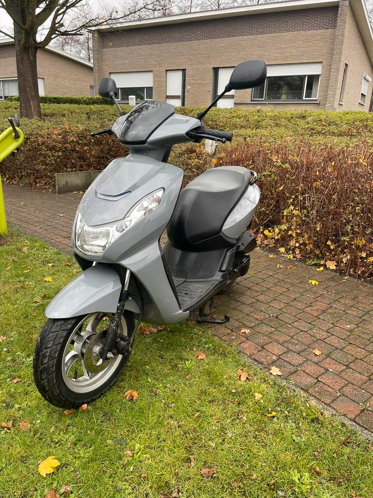 Peugeot kisbee B klasse, Fietsen en Brommers, Scooters | Peugeot, Gebruikt, Overige modellen, Klasse B (45 km/u), Benzine, Ophalen