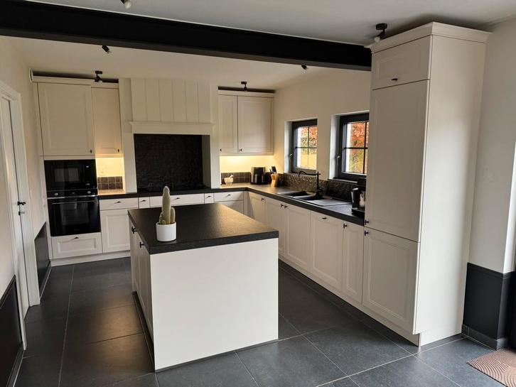 Nolte keuken met eiland, Huis en Inrichting, Keuken | Complete keukens, Gebruikt, Hoekkeuken, Crème, Overige materialen, Met kookeiland