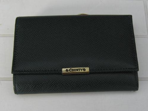 Lederen portemonnee merk County (Damart), Handtassen en Accessoires, Portemonnees, Nieuw, Groen, Leder, Met knipsluiting, Ophalen