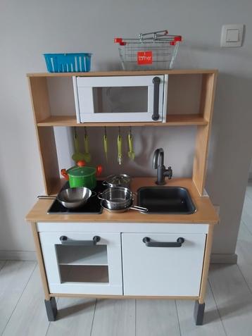 Ikea keukentje met toebehoren  beschikbaar voor biedingen