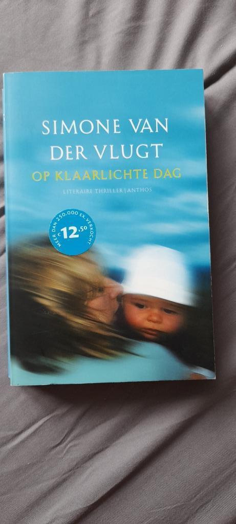 Simone Van Der Vlugt - Op klaarlichte dag, Livres, Thrillers, Utilisé, Enlèvement ou Envoi