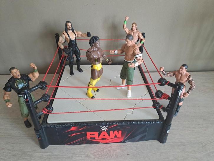 Mattel WWE RAW Wrestling Ring met Action Figuren, Kinderen en Baby's, Speelgoed | Speeltafels, Zo goed als nieuw, Ophalen