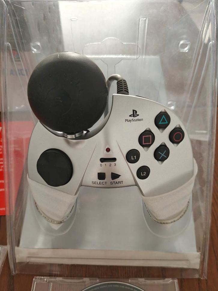 PlayStation 1 Sphere 360 Controller – Compleet in doos, Games en Spelcomputers, Spelcomputers | Sony Consoles | Accessoires, Gebruikt