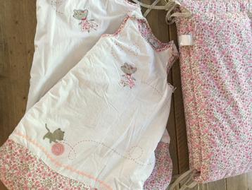 Redoute, BEDRAND babybed +bijpassende slaapzakjes 0-6M,6-18M, Ophalen of Verzenden, Zo goed als nieuw, Roze, Meisje