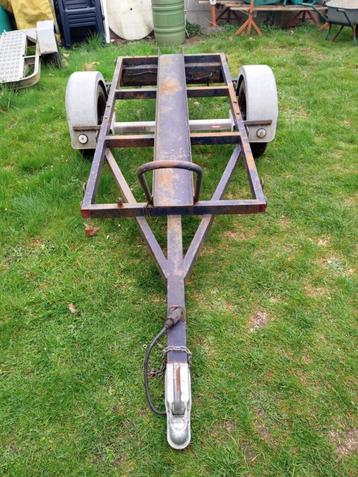 Motoraanhangwagen beschikbaar voor biedingen