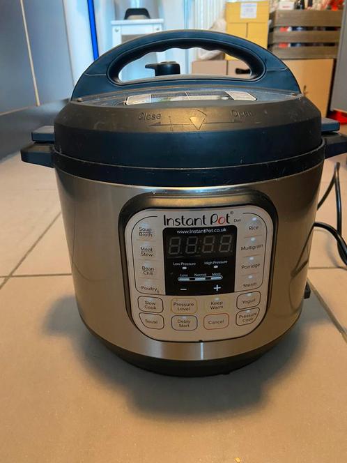 Instant pot Duo + opwarmaccessoire + handleiding en kookboek, Elektronische apparatuur, Ovens, Gebruikt