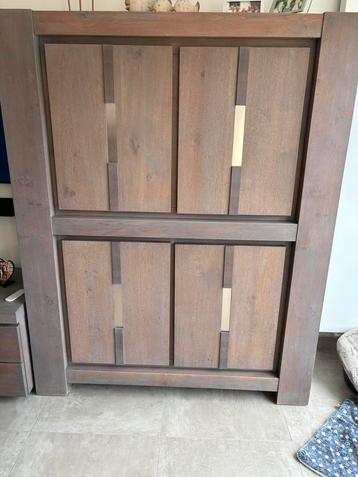 Barkast massief hout beschikbaar voor biedingen