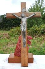 grand crucifix en chene verni et christ en regule, Enlèvement ou Envoi