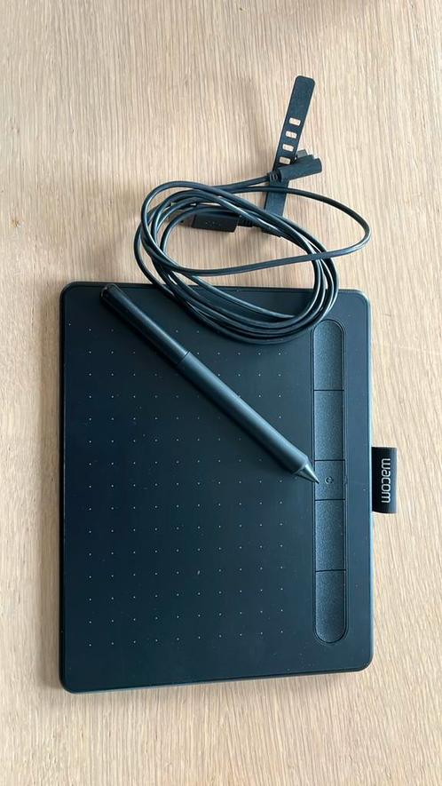 Wacom Intuos Pen & Bluetooth S- Tekentablet 152 x 95 mm, Computers en Software, Tekentablets, Zo goed als nieuw, Ophalen of Verzenden
