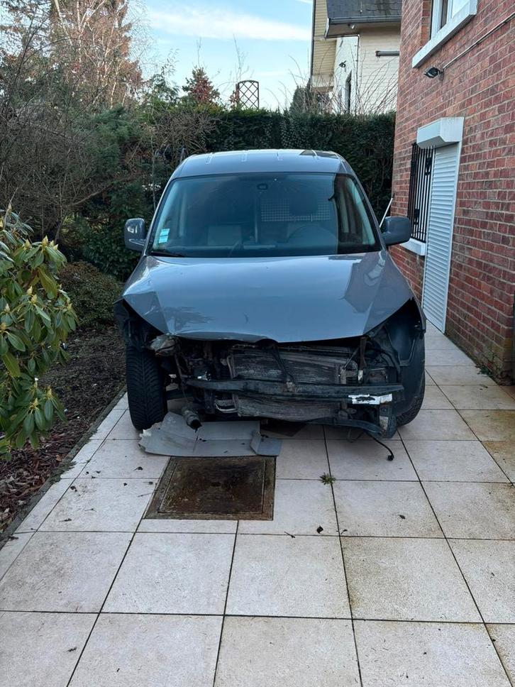 Vw caddy 2.0 tdi pour pieces ou réparer, Autos, Volkswagen, Particulier, Caddy Combi, Diesel, Euro 5, Automatique, Enlèvement