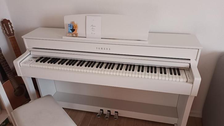 Piano numérique Yamaha, Muziek en Instrumenten, Piano's, Zo goed als nieuw, Piano, Wit, Digitaal, Ophalen