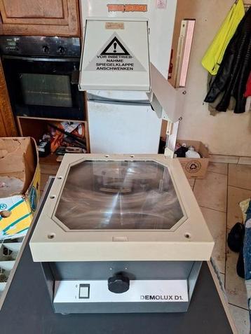 Beamer + plastic sheeds  beschikbaar voor biedingen