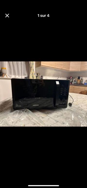 Micro ondes Samsung gril 23L 1250w  beschikbaar voor biedingen