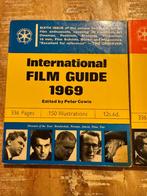 2 boeken international film Guide 1968 - 1969, Ophalen of Verzenden, Gelezen, Vakgebied of Filmindustrie