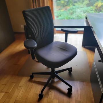 bureaustoel beschikbaar voor biedingen
