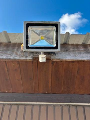 Led spots + led, nood en buitenverlichting, plafondlampen… beschikbaar voor biedingen