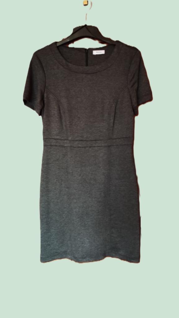 Eenvoudige grijze jerseyjurk, Kleding | Dames, Jurken, Zo goed als nieuw, Maat 38/40 (M), Grijs, Boven de knie, Ophalen of Verzenden