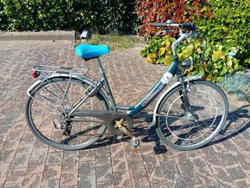 Damesfiets beschikbaar voor biedingen