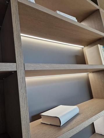 BOEKEN KAST MET BUREAU UIT SHOWROOM TE KOOP beschikbaar voor biedingen