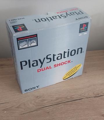 PlayStation 1st Generation-console in doos  beschikbaar voor biedingen