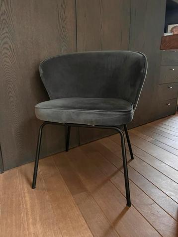 8 donkergroene fluwelen kuipstoelen te koop beschikbaar voor biedingen