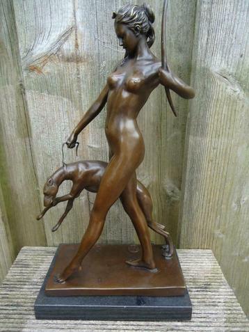 bronzen beeld Diana godin v jacht met hond greyhound windhon, Antiek en Kunst, Kunst | Beelden en Houtsnijwerken, Ophalen of Verzenden