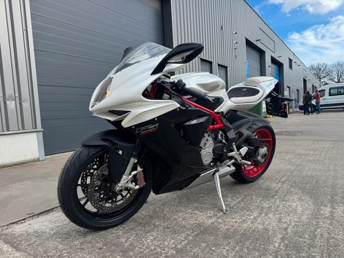 MV Agusta F3 800 - ingeschreven op laag vermogen 73kw, Motoren, Motoren | MV Agusta, Bedrijf, Super Sport, meer dan 35 kW, 3 cilinders