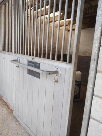 1 stal vrij, , verschillende formules mogelijk ! beschikbaar voor biedingen