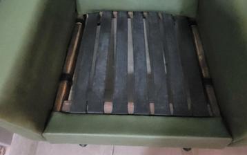 Deux beaux fauteuils en Skaï vintage 40 euros/pièce