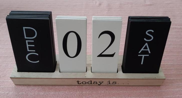 NIEUWE decoratieve houten kalender, letterblok, Kinderen en Baby's, Kinderkamer | Inrichting en Decoratie, Nieuw, Wanddecoratie